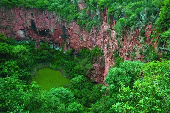Buraco das Araras